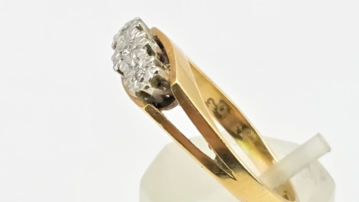 Vintage: 18ct Yellow Gold Three Stone Diamond Illusion Set Ring — From 1973