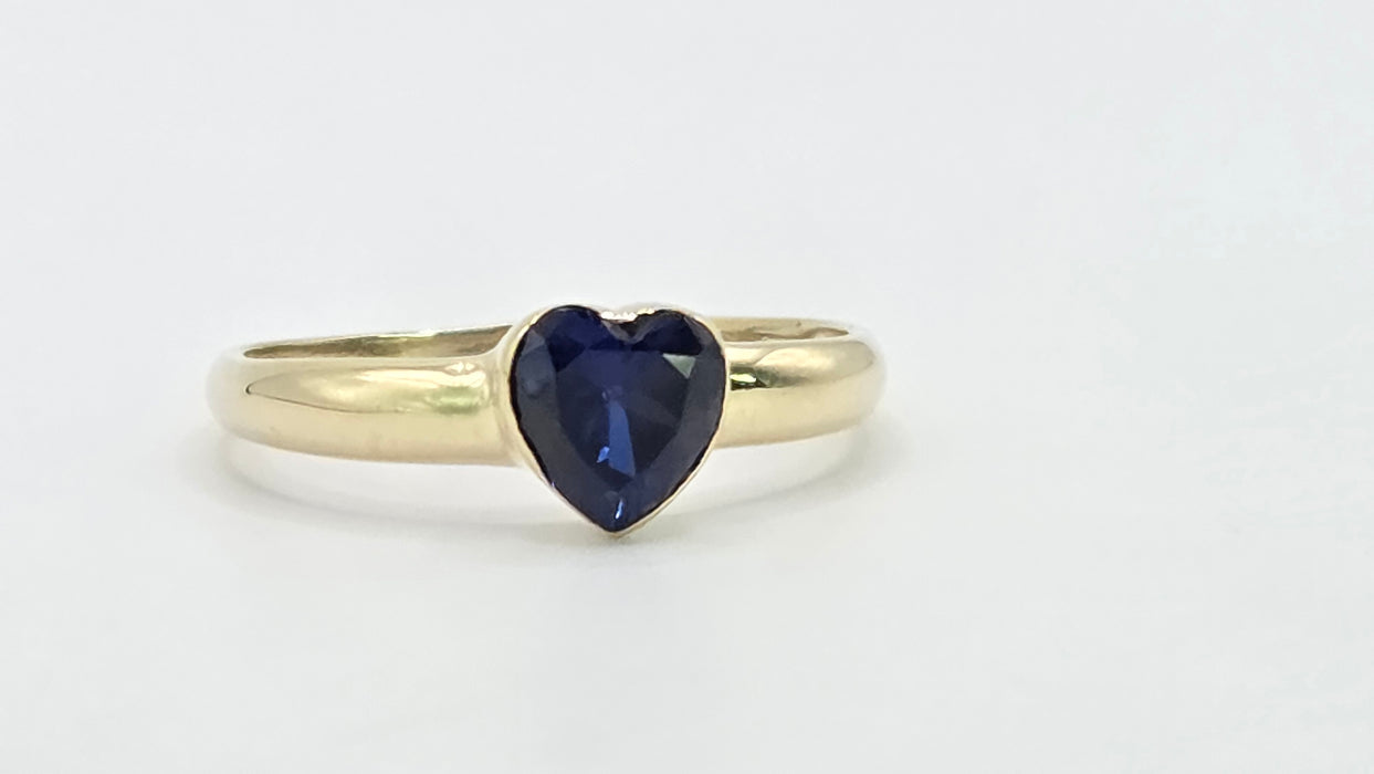 Vintage: 9ct Yellow Gold Heart Cut Sapphire Solitaire Ring — From 1992