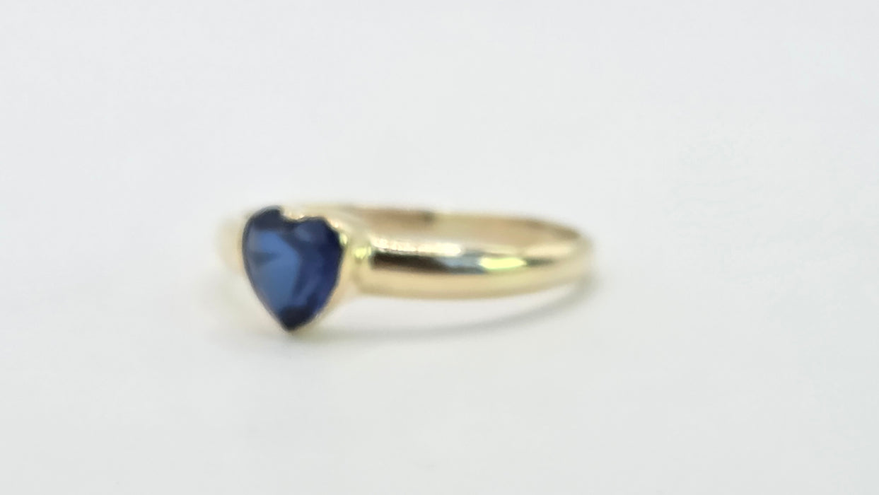 Vintage: 9ct Yellow Gold Heart Cut Sapphire Solitaire Ring — From 1992
