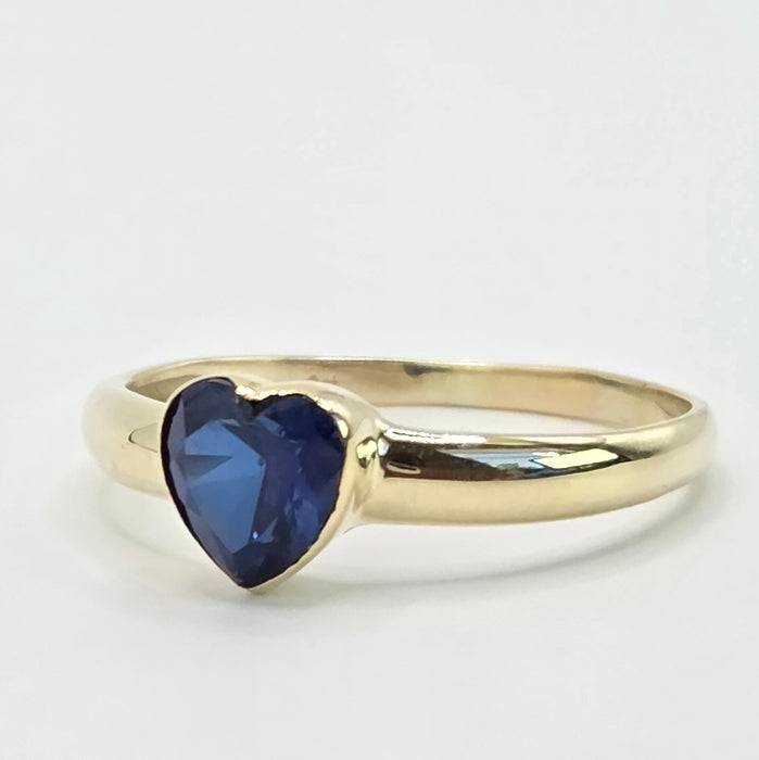 Vintage: 9ct Yellow Gold Heart Cut Sapphire Solitaire Ring — From 1992