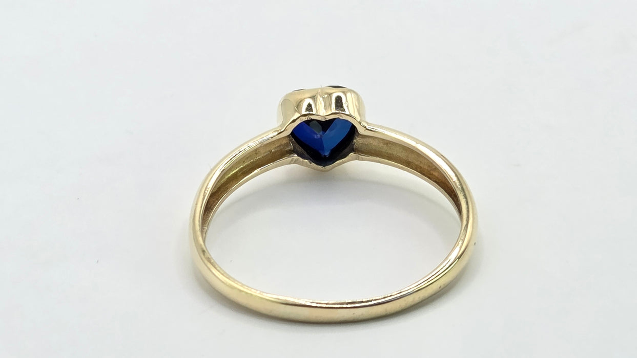 Vintage: 9ct Yellow Gold Heart Cut Sapphire Solitaire Ring — From 1992
