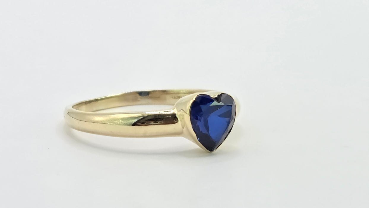Vintage: 9ct Yellow Gold Heart Cut Sapphire Solitaire Ring — From 1992