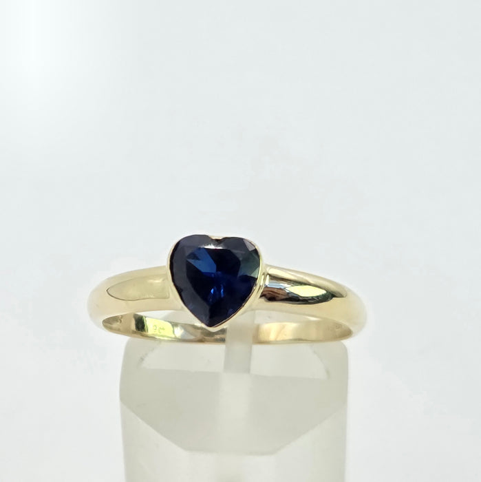 Vintage: 9ct Yellow Gold Heart Cut Sapphire Solitaire Ring — From 1992