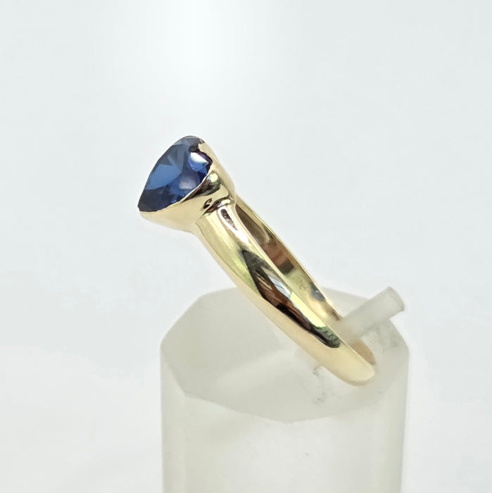 Vintage: 9ct Yellow Gold Heart Cut Sapphire Solitaire Ring — From 1992