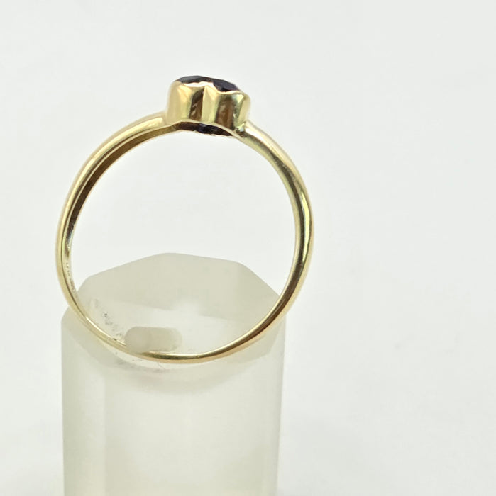 Vintage: 9ct Yellow Gold Heart Cut Sapphire Solitaire Ring — From 1992