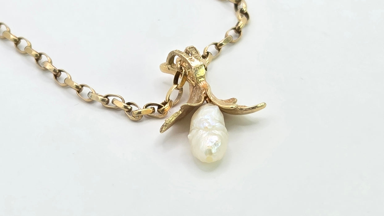 Vintage: 9ct Yellow Gold Baroque Freshwater Pearl Belcher Chain Necklace — From 1979