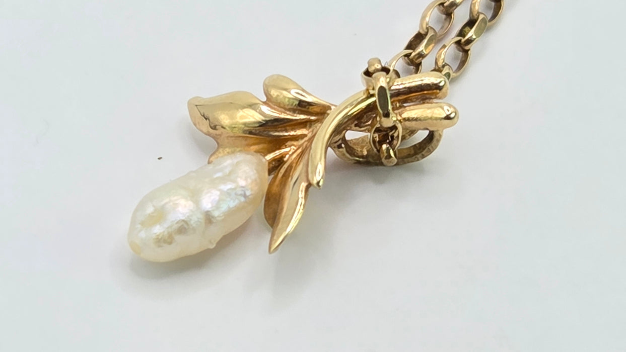 Vintage: 9ct Yellow Gold Baroque Freshwater Pearl Belcher Chain Necklace — From 1979