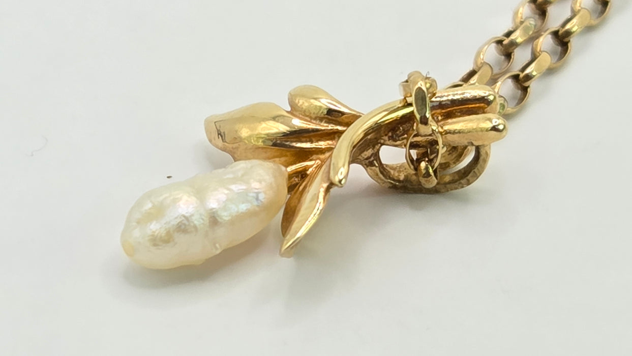 Vintage: 9ct Yellow Gold Baroque Freshwater Pearl Belcher Chain Necklace — From 1979