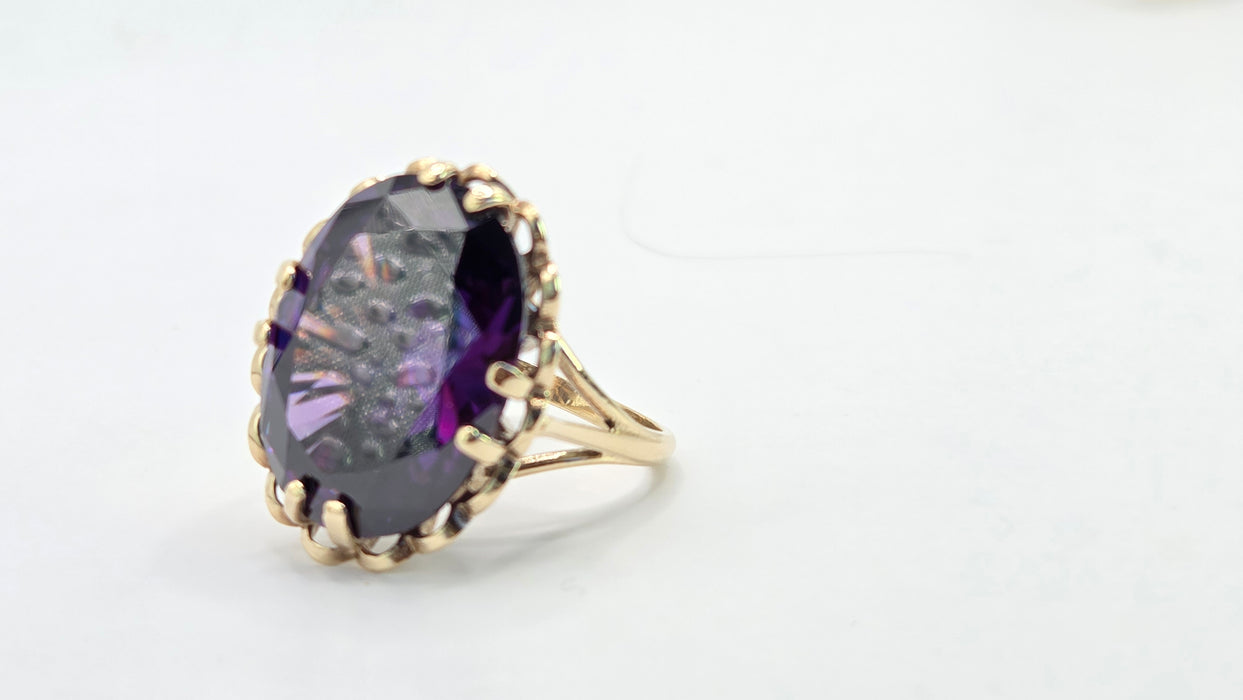 Vintage: 9ct Yellow Gold Oval Amethyst Cocktail Solitaire Ring — From 1968
