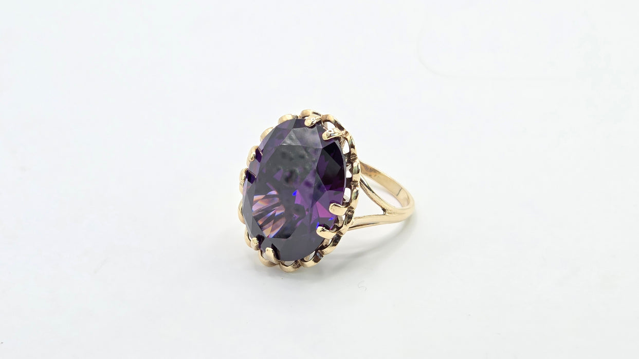 Vintage: 9ct Yellow Gold Oval Amethyst Cocktail Solitaire Ring — From 1968