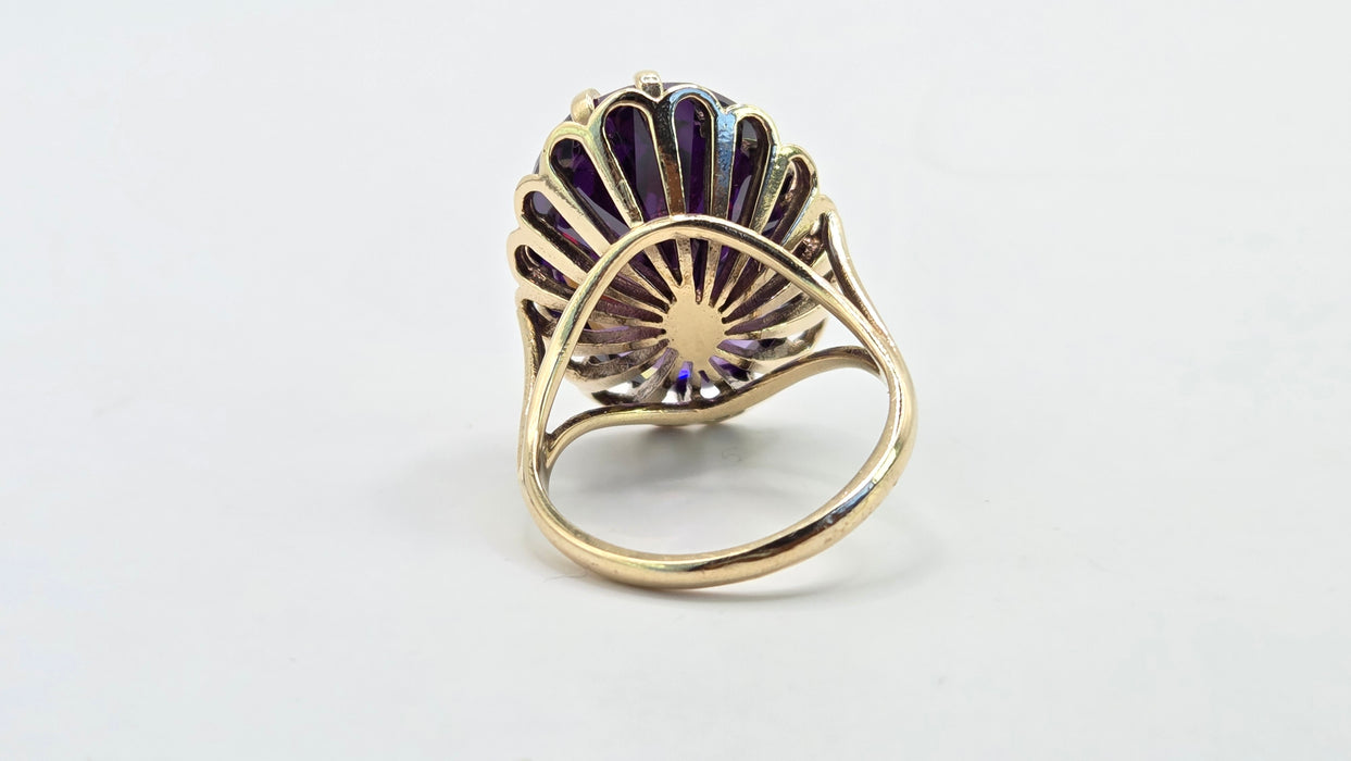 Vintage: 9ct Yellow Gold Oval Amethyst Cocktail Solitaire Ring — From 1968