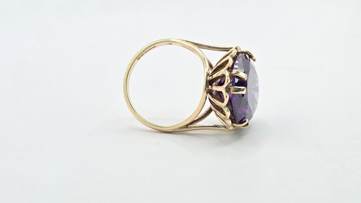 Vintage: 9ct Yellow Gold Oval Amethyst Cocktail Solitaire Ring — From 1968