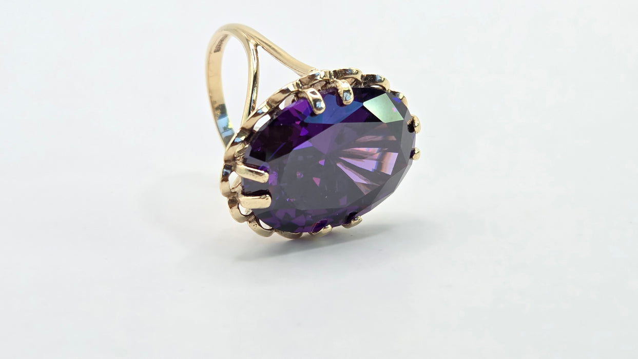Vintage: 9ct Yellow Gold Oval Amethyst Cocktail Solitaire Ring — From 1968