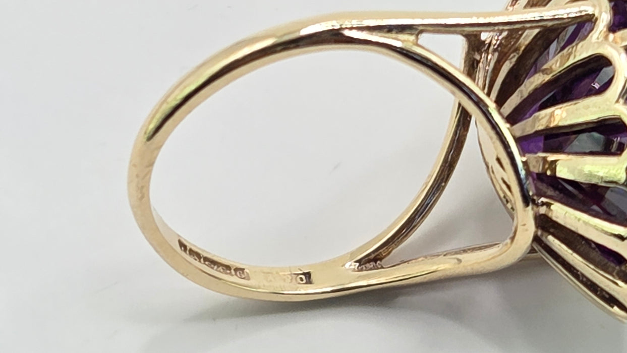 Vintage: 9ct Yellow Gold Oval Amethyst Cocktail Solitaire Ring — From 1968