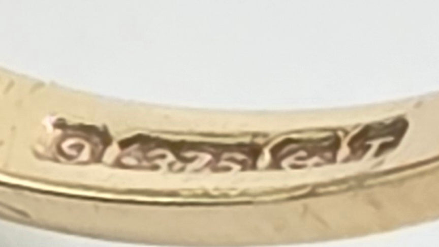 Vintage: 9ct Yellow Gold Oval Amethyst Cocktail Solitaire Ring — From 1968