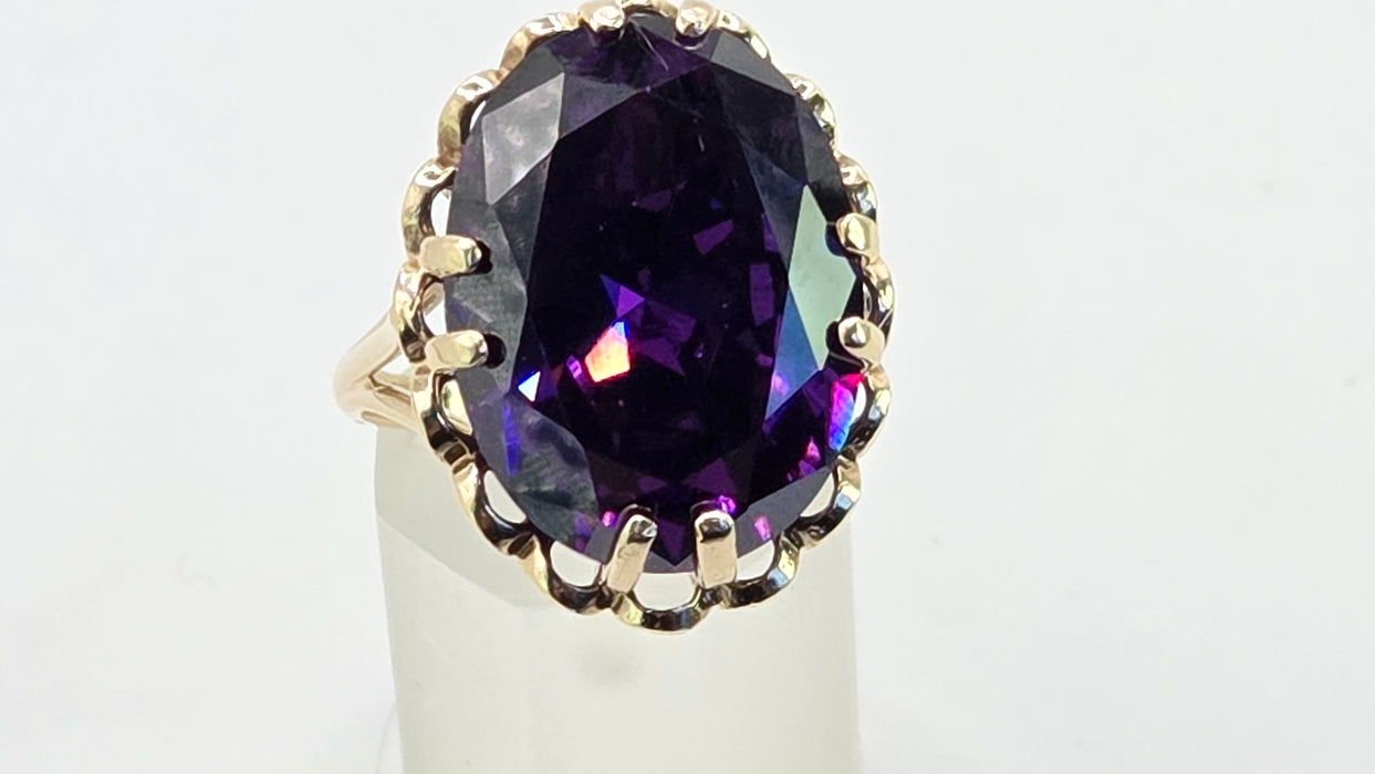 Vintage: 9ct Yellow Gold Oval Amethyst Cocktail Solitaire Ring — From 1968