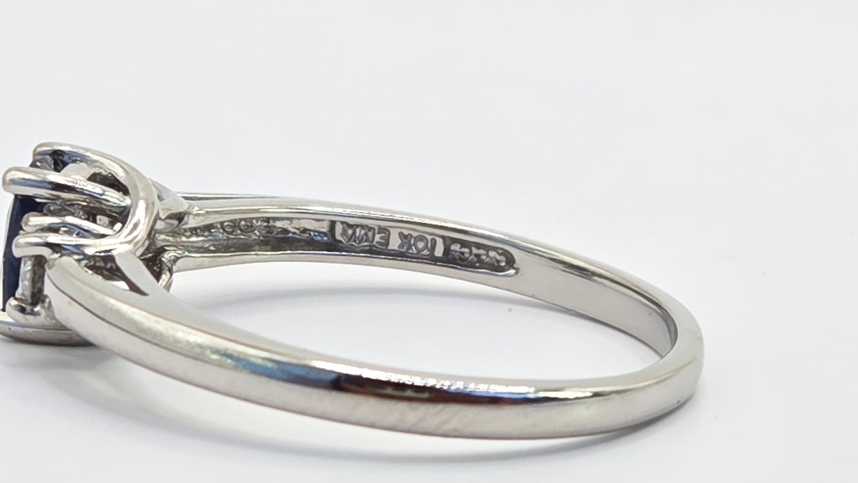 Vintage: 9ct White Gold Oval Sapphire & Diamond Three Stone Ring