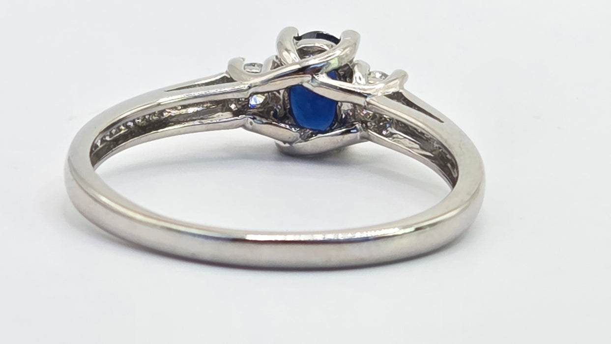 Vintage: 9ct White Gold Oval Sapphire & Diamond Three Stone Ring