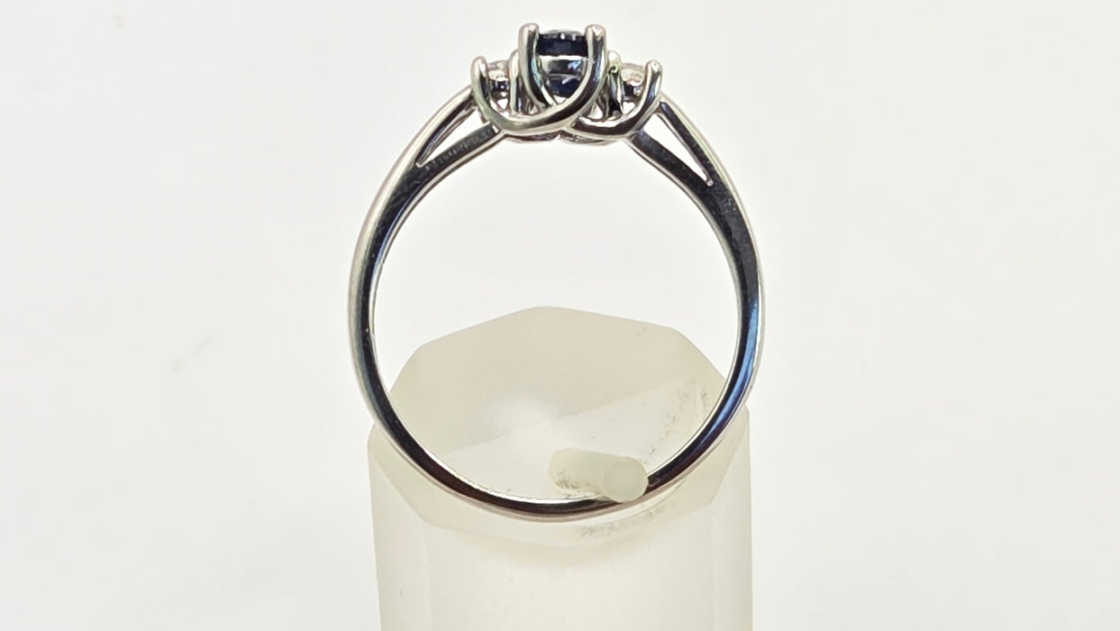 Vintage: 9ct White Gold Oval Sapphire & Diamond Three Stone Ring