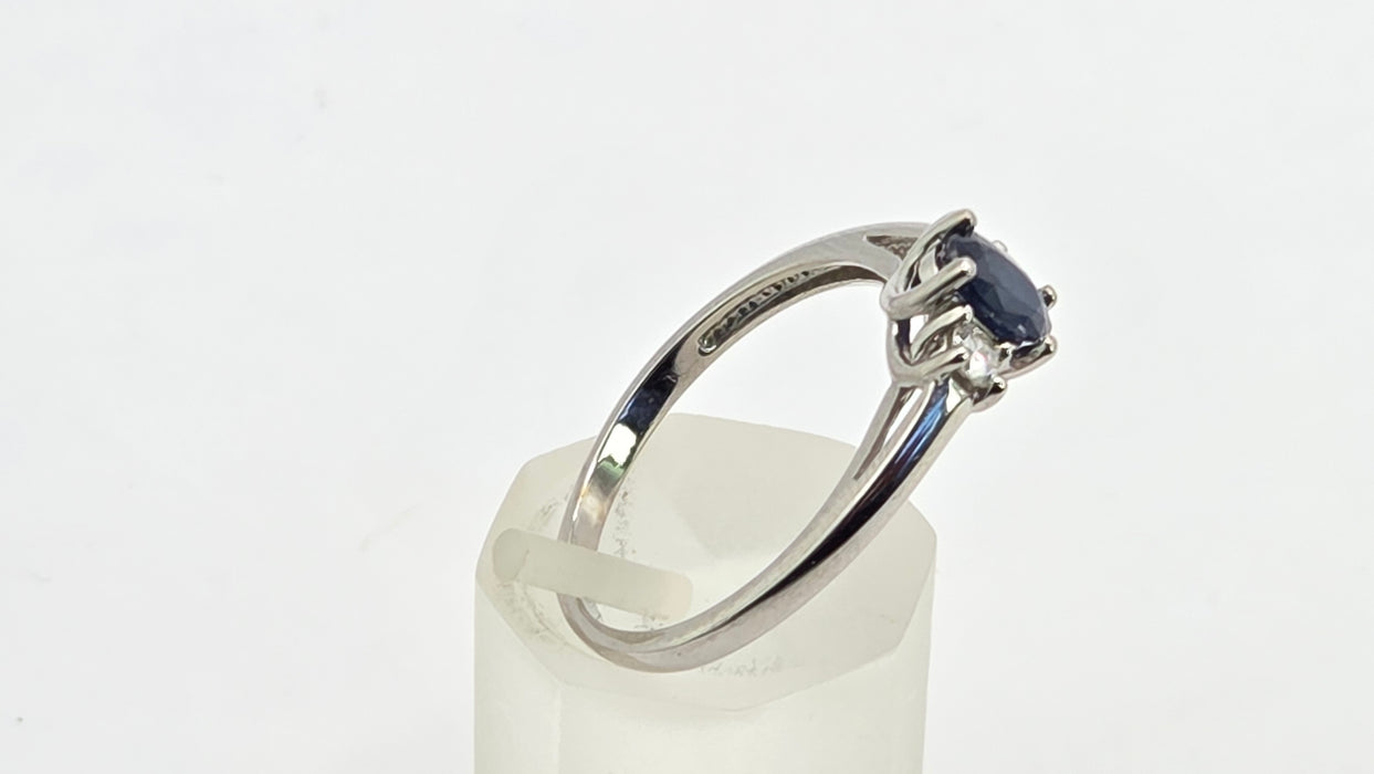 Vintage: 9ct White Gold Oval Sapphire & Diamond Three Stone Ring