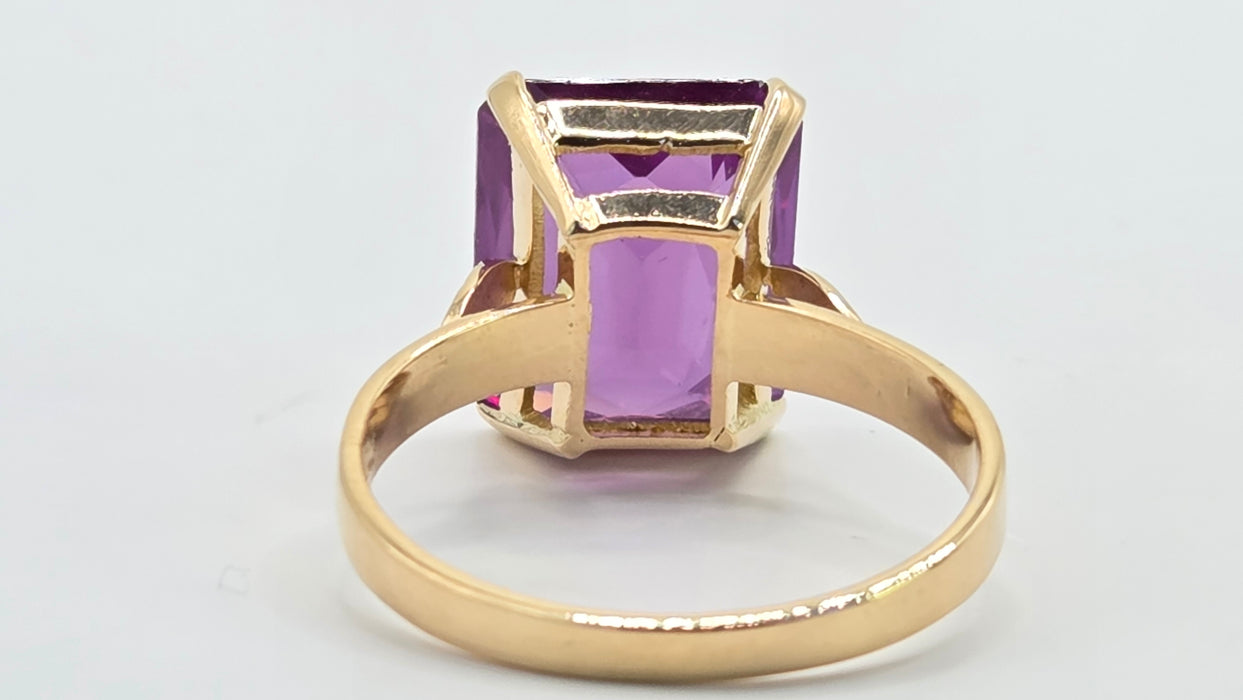 Vintage: 18ct Yellow Gold Alexandrite Rectangular Solitaire Ring