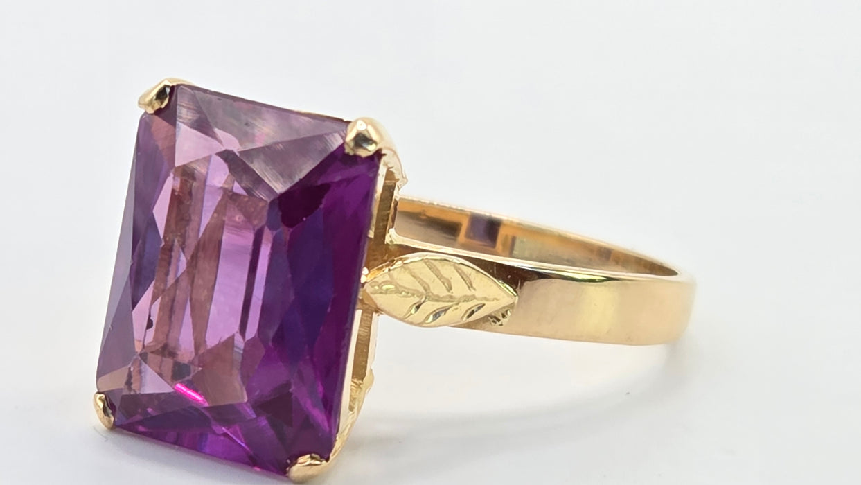 Vintage: 18ct Yellow Gold Alexandrite Rectangular Solitaire Ring