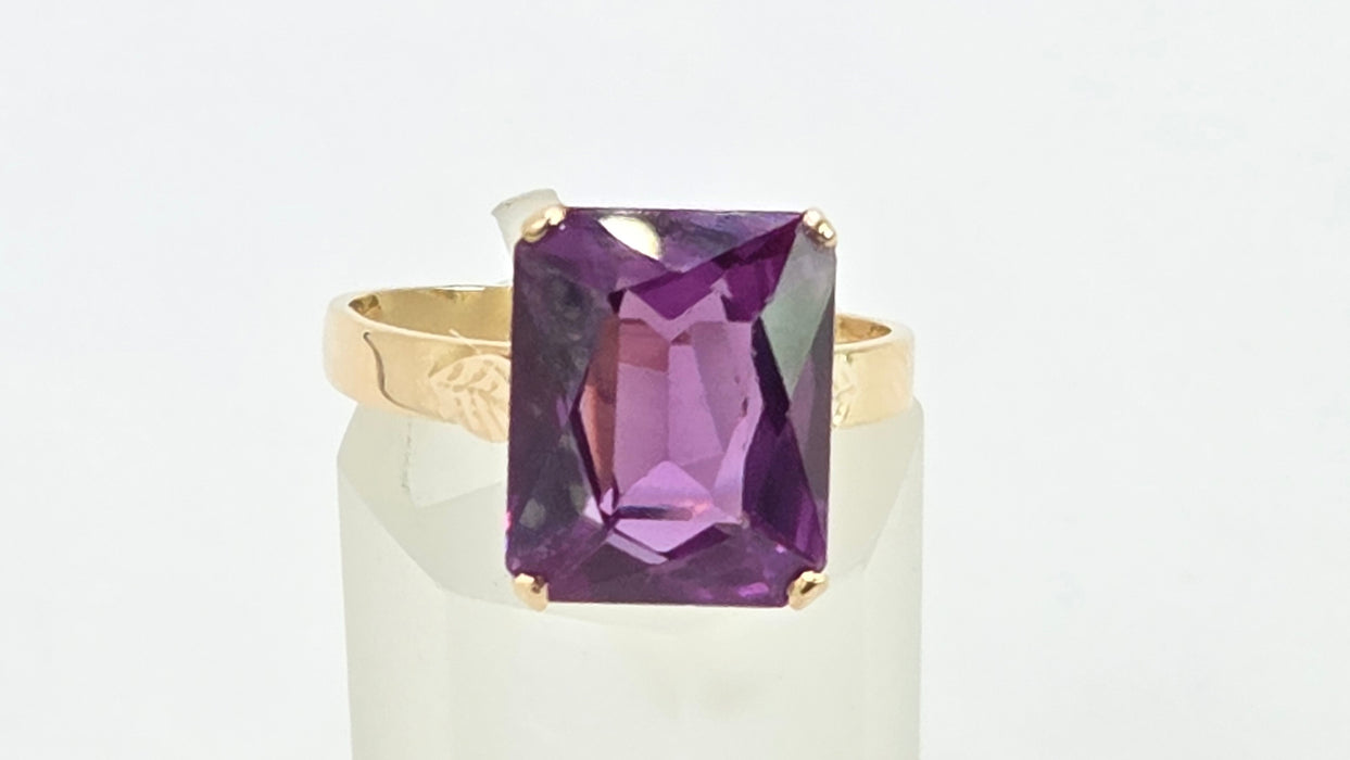 Vintage: 18ct Yellow Gold Alexandrite Rectangular Solitaire Ring