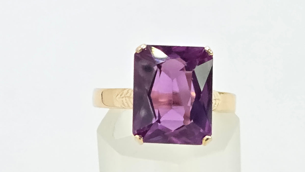 Vintage: 18ct Yellow Gold Alexandrite Rectangular Solitaire Ring