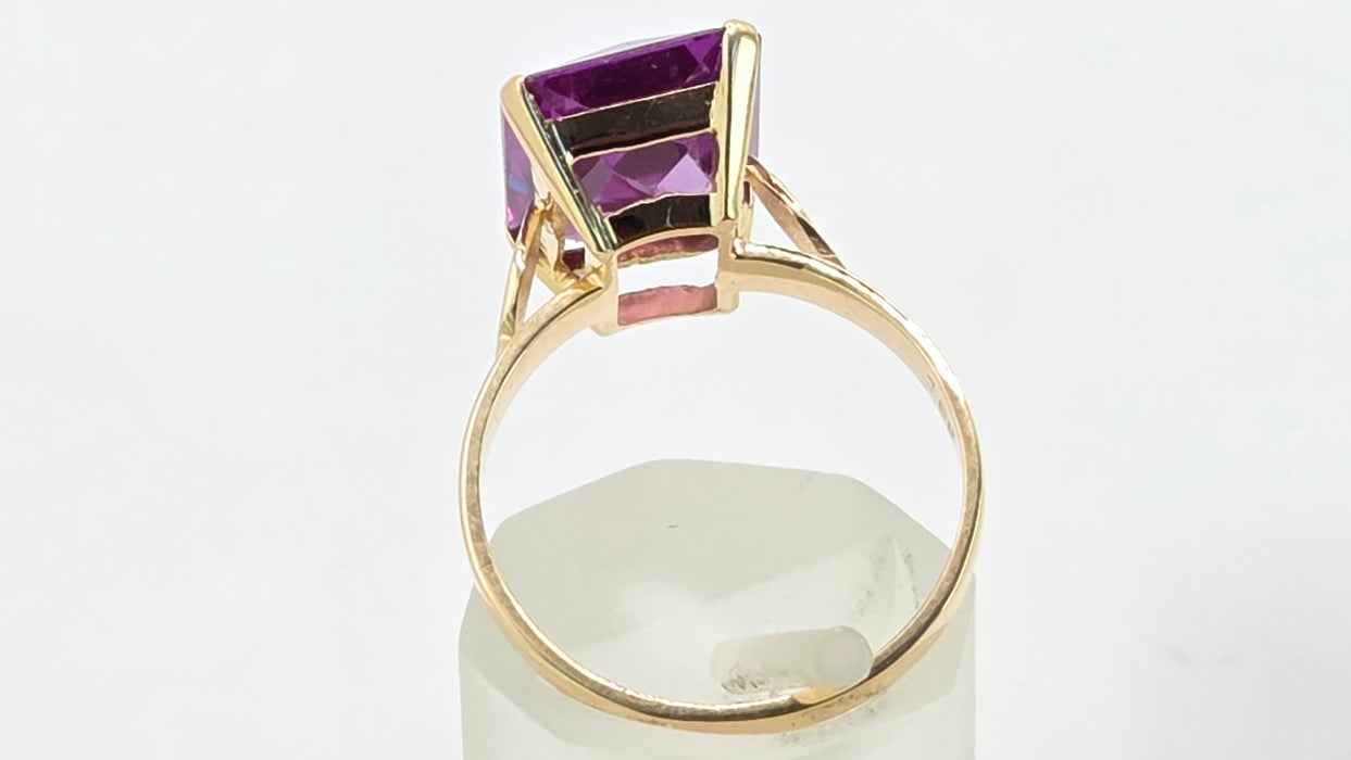 Vintage: 18ct Yellow Gold Alexandrite Rectangular Solitaire Ring