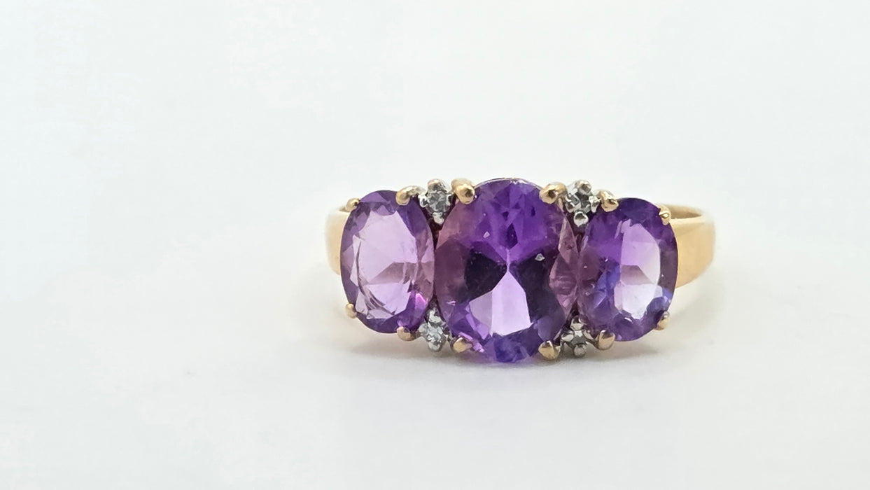 Vintage: 14ct Yellow Gold Oval Amethyst & Diamond Trilogy Ring