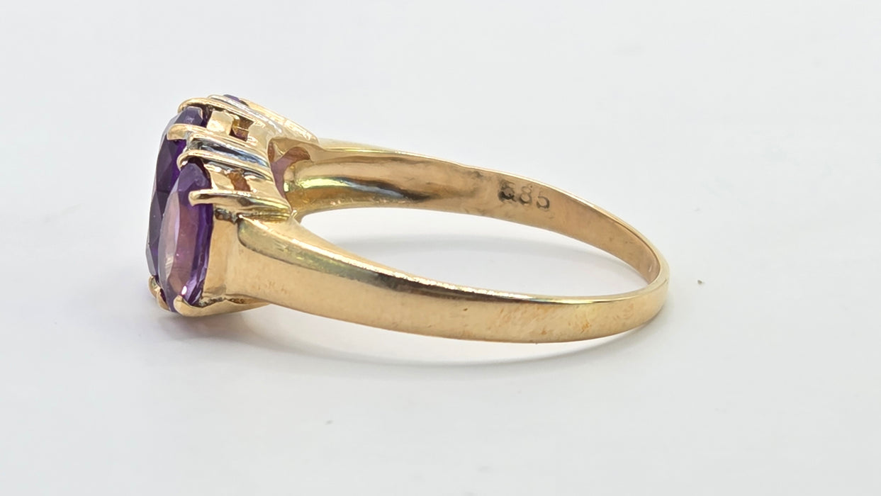 Vintage: 14ct Yellow Gold Oval Amethyst & Diamond Trilogy Ring