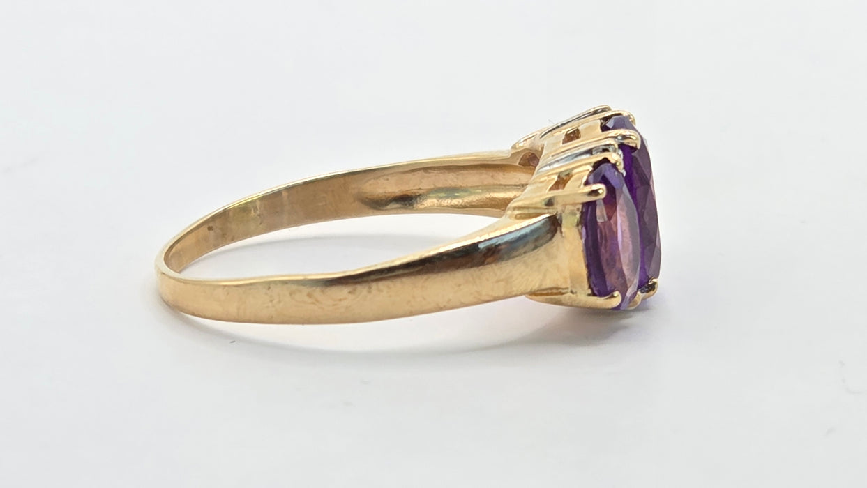 Vintage: 14ct Yellow Gold Oval Amethyst & Diamond Trilogy Ring