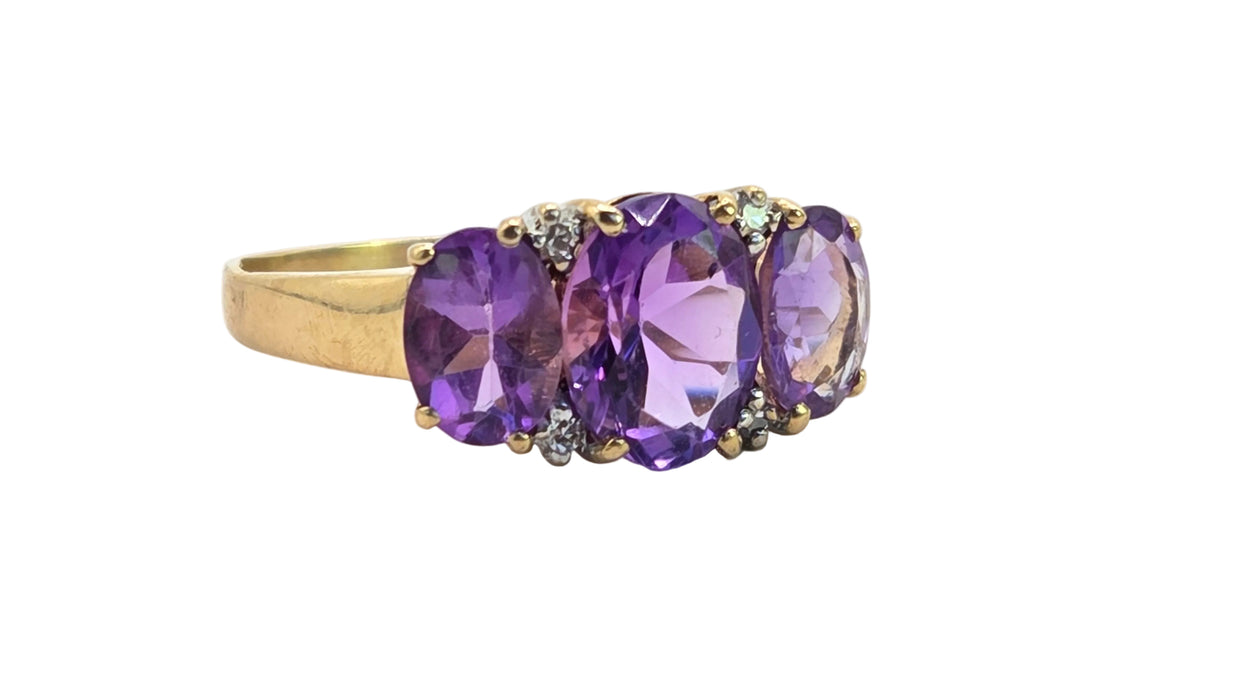 Vintage: 14ct Yellow Gold Oval Amethyst & Diamond Trilogy Ring