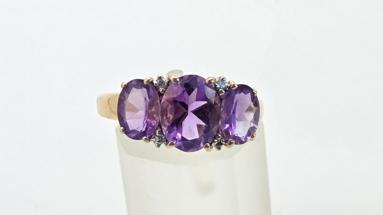 Vintage: 14ct Yellow Gold Oval Amethyst & Diamond Trilogy Ring