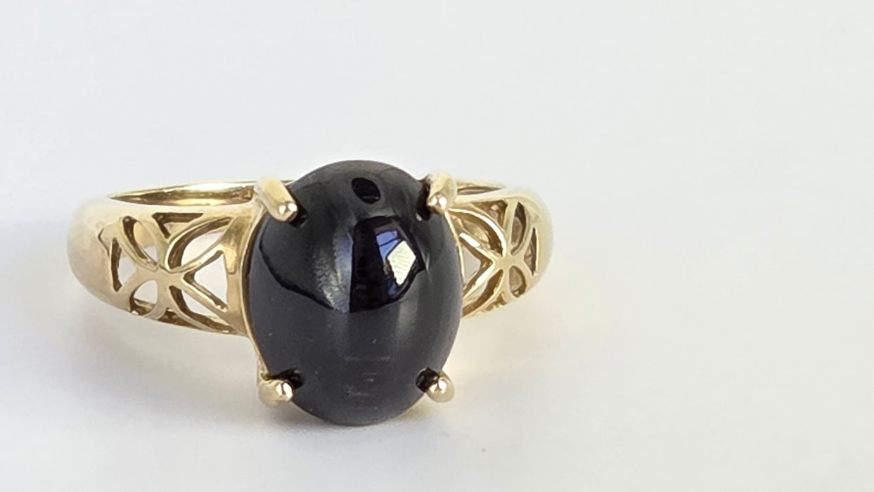 Vintage: 9ct Yellow Gold Black Spinel Cabochon Solitaire Ring