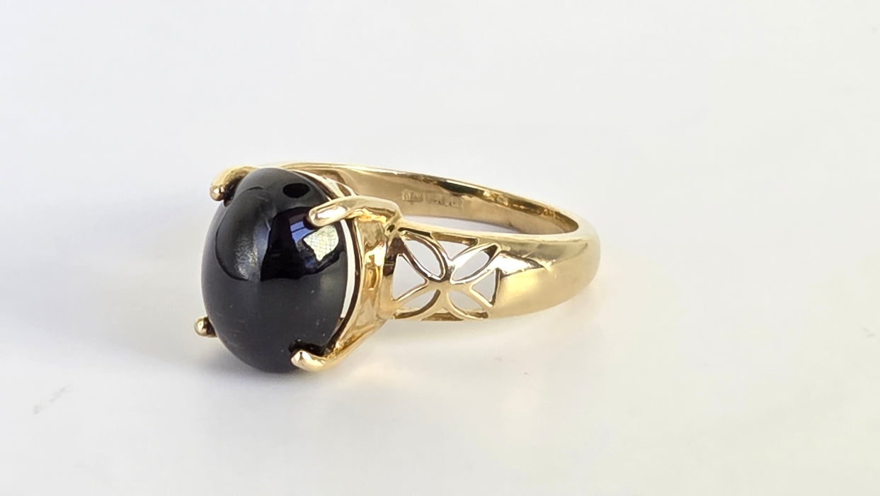 Vintage: 9ct Yellow Gold Black Spinel Cabochon Solitaire Ring