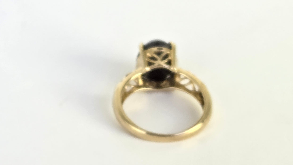 Vintage: 9ct Yellow Gold Black Spinel Cabochon Solitaire Ring