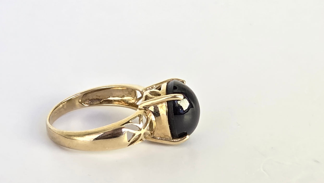 Vintage: 9ct Yellow Gold Black Spinel Cabochon Solitaire Ring