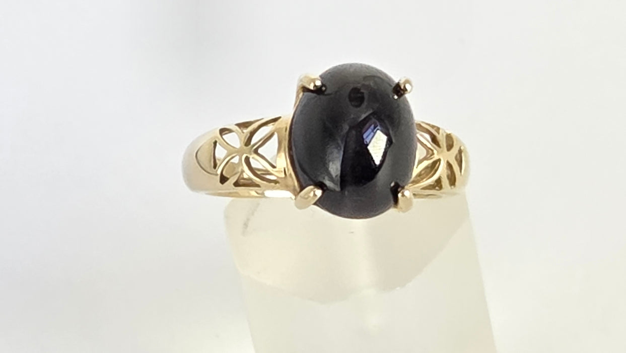 Vintage: 9ct Yellow Gold Black Spinel Cabochon Solitaire Ring