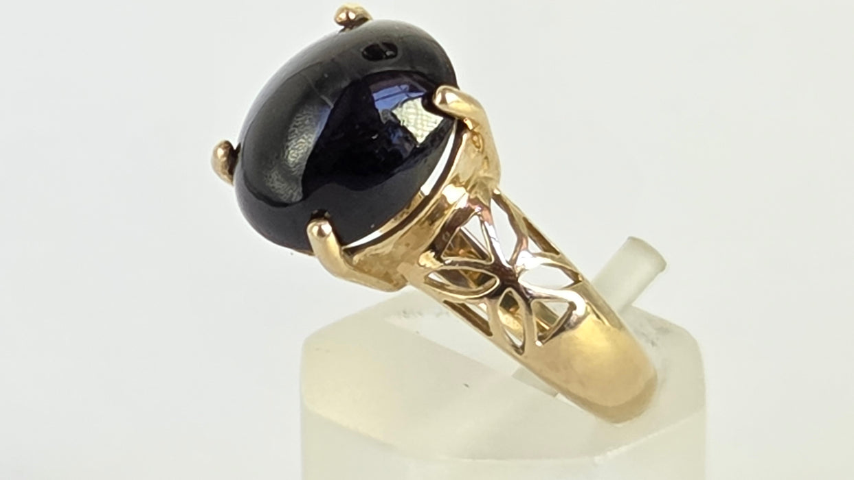 Vintage: 9ct Yellow Gold Black Spinel Cabochon Solitaire Ring