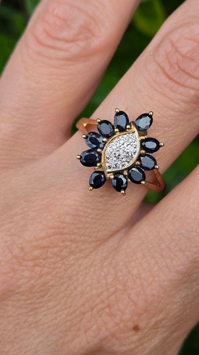 Vintage: 9ct Yellow Gold Sapphire & Diamond Flowerhead Cluster Ring