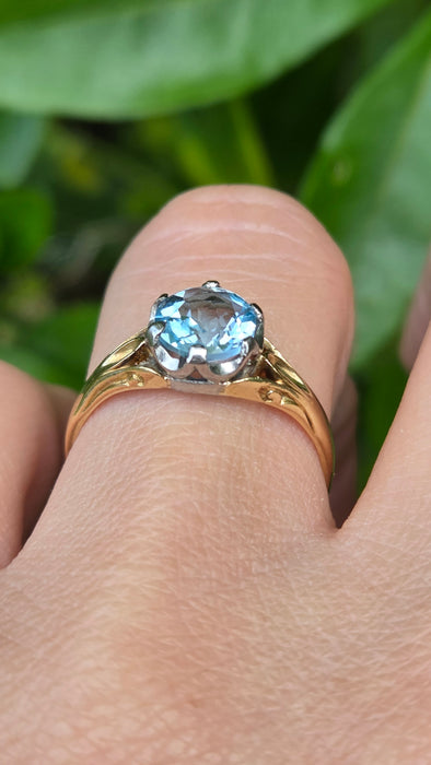 Vintage: 18ct Yellow Gold Blue Zircon Solitaire Ring