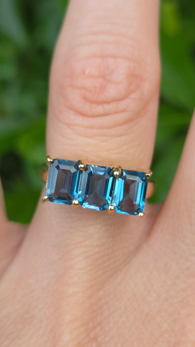 Vintage: 9ct Gold London Blue Topaz Trilogy Ring