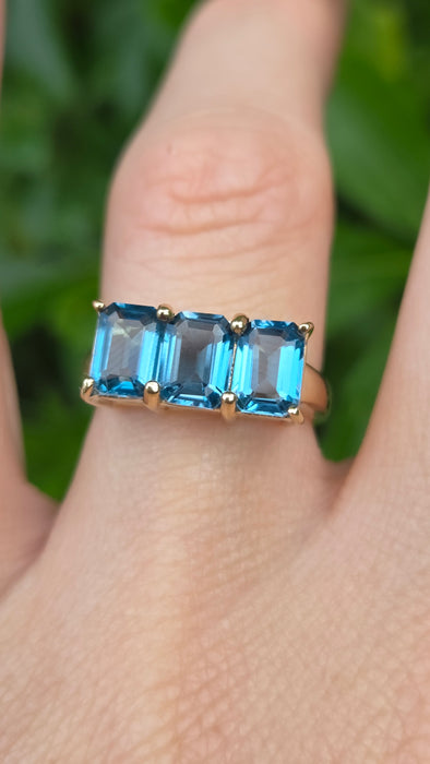 Vintage: 9ct Gold London Blue Topaz Trilogy Ring