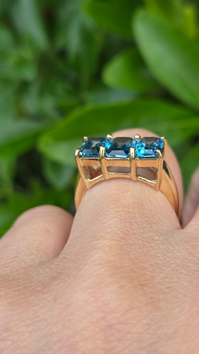 Vintage: 9ct Gold London Blue Topaz Trilogy Ring