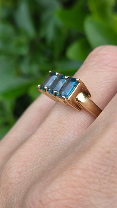 Vintage: 9ct Gold London Blue Topaz Trilogy Ring