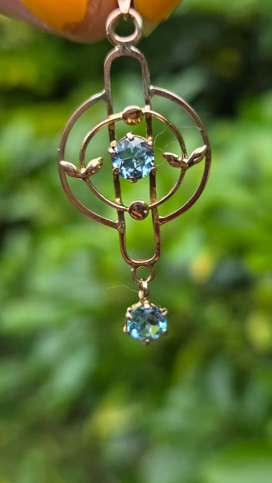 1222: Vintage: 9ct Yellow Gold Blue Topaz Lavalière Pendant
