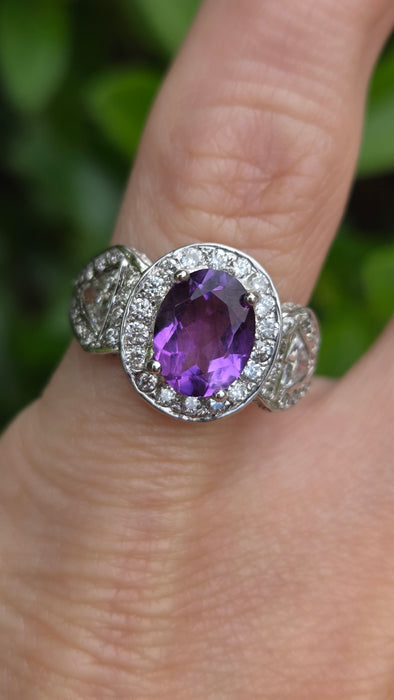 Vintage: 18ct White Gold Oval Amethyst 1.53ct & Diamond 1.30ct Cluster Dress Ring