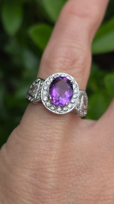 Vintage: 18ct White Gold Oval Amethyst 1.53ct & Diamond 1.30ct Cluster Dress Ring