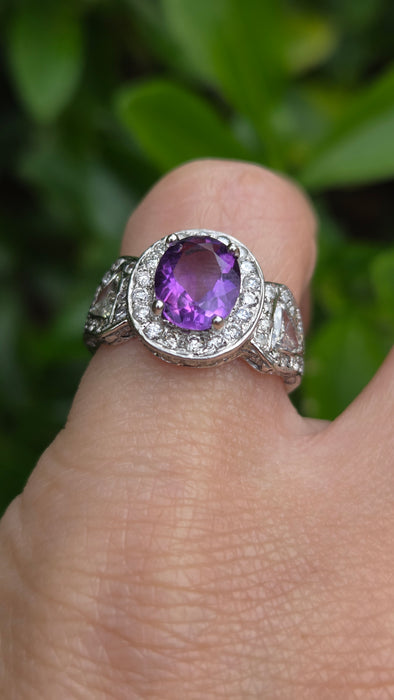 Vintage: 18ct White Gold Oval Amethyst 1.53ct & Diamond 1.30ct Cluster Dress Ring